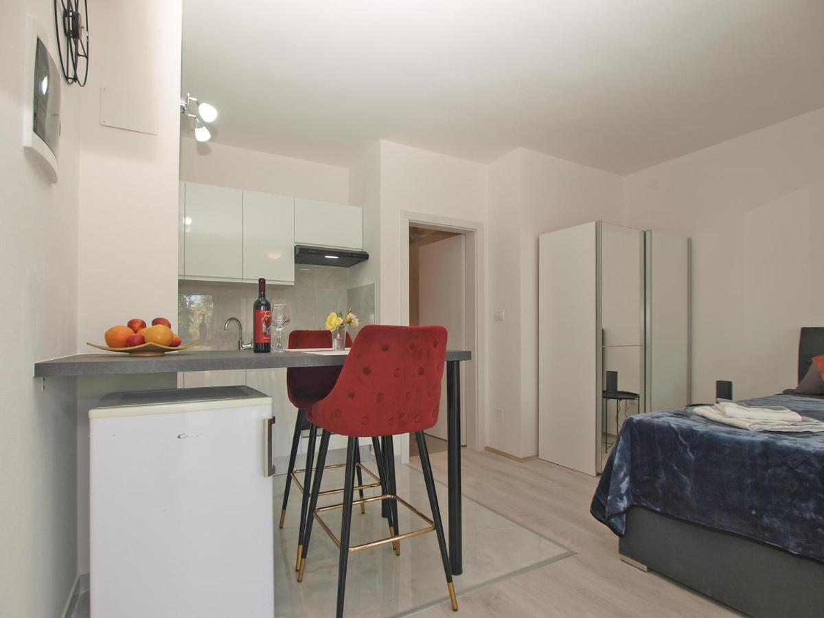 Apartment Florinda 2091 พูลา ภายนอก รูปภาพ