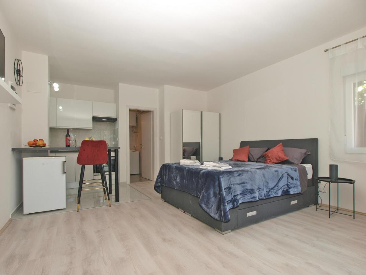 Apartment Florinda 2091 พูลา ภายนอก รูปภาพ