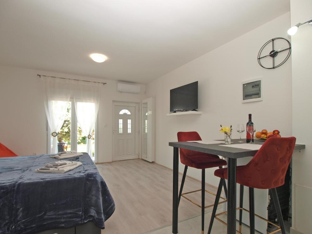 Apartment Florinda 2091 พูลา ภายนอก รูปภาพ