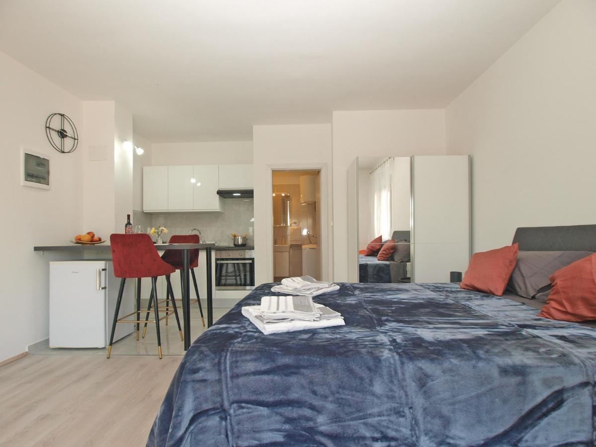 Apartment Florinda 2091 พูลา ภายนอก รูปภาพ